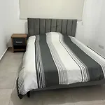 Apartmán Two Bedrooms With Private Balcony