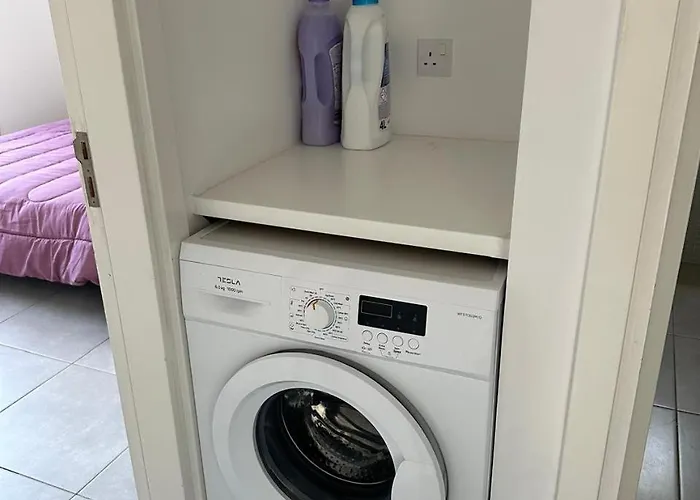 Two Bedrooms With Private Balcony דירה *