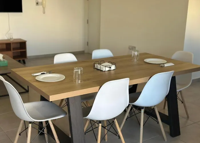 Two Bedrooms With Private Balcony Appartamento